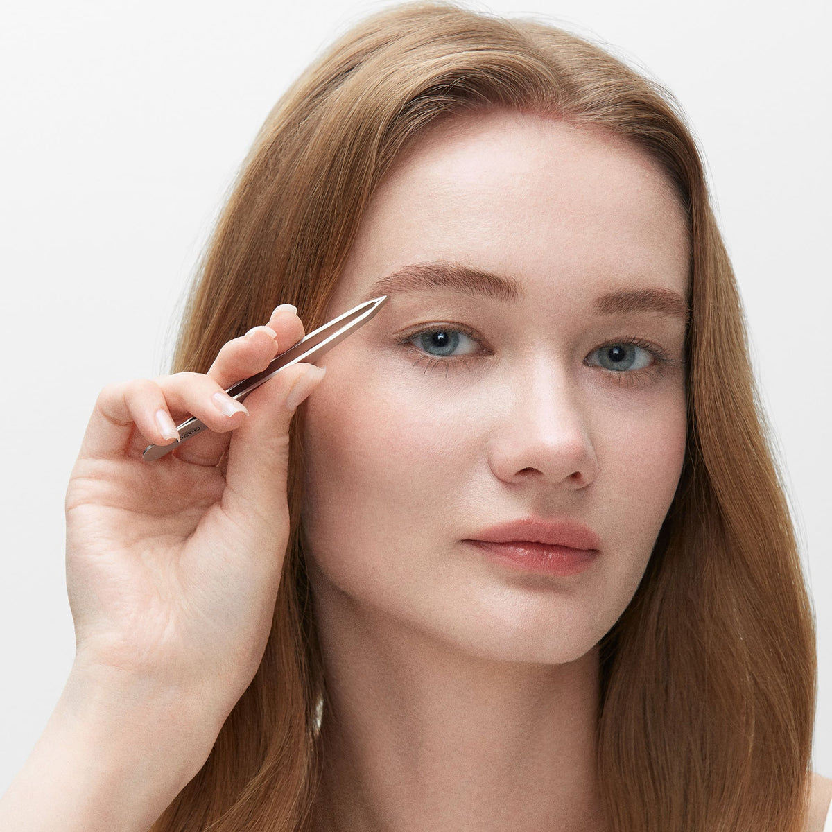 GöSol Professional Slanted Tweezers – Precision Plucking, No Hair Breakage, Gentle on Skin