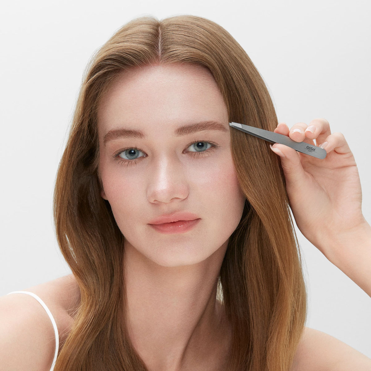 GöSol Professional Slanted Tweezers – Precision Plucking, No Hair Breakage, Gentle on Skin